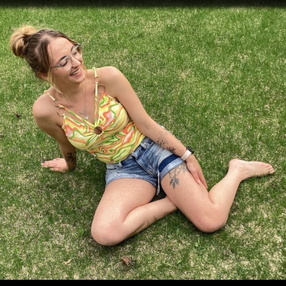 🐣  Super Flattering Bodysuit/Tucked Top (On Model) ~ NWT - Picture 4 of 4